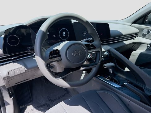 Used 2024 Hyundai Elantra SEL FWD image 7
