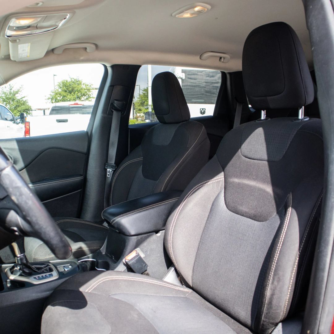 Used 2016 Jeep Cherokee Latitude FWD image 24