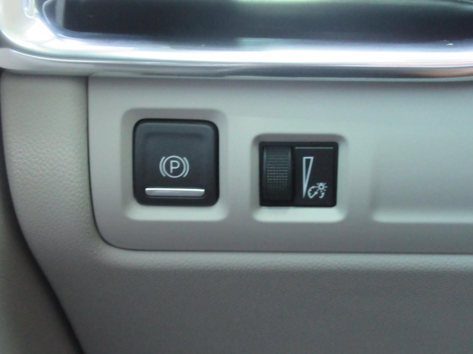 Used 2020 Cadillac XT4 Premium Luxury w/ Driver Awareness Package FWD image 21
