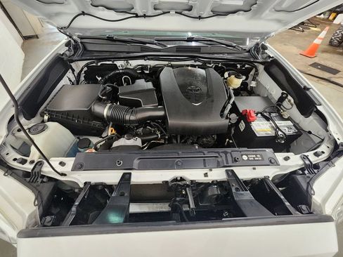 Used 2018 Toyota Tacoma TRD Sport w/ Exterior Package AWD/4WD image 35