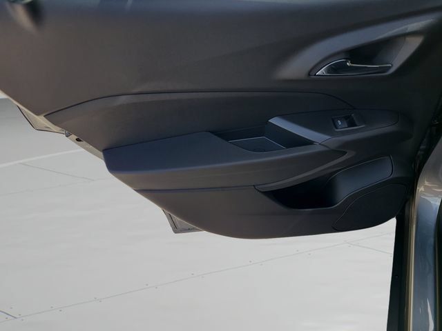 New 2026 Chevrolet Trax LT w/ Midnight Edition FWD image 16
