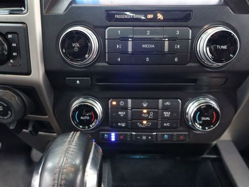 Used 2018 Ford F150 Platinum w/ Equipment Group 701A Luxury image 17