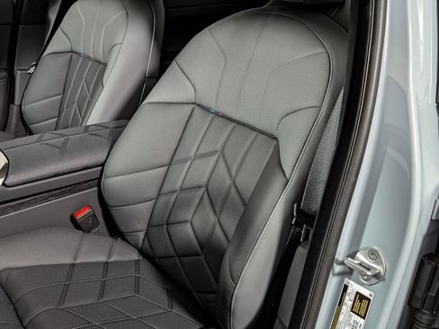 New 2026 BMW 740i xDrive image 17