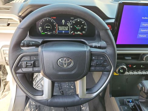 Used 2025 Toyota Tacoma TRD Off-Road w/ TRD Off Road Premium Package image 23