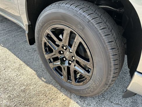 New 2025 Chevrolet Silverado 1500 Custom image 10