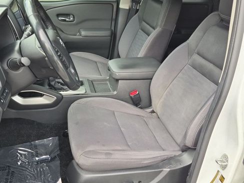 Used 2024 Nissan Frontier SV w/ SV Convenience Package RWD image 15
