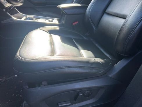 Used 2020 Ford Explorer XLT w/ Equipment Group 202A AWD/4WD image 13