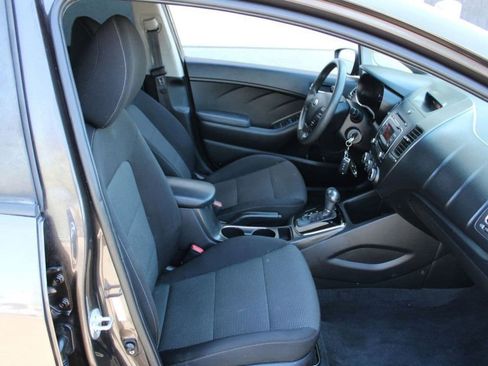 Used 2017 Kia Forte LX image 23