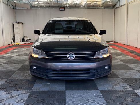 Used 2016 Volkswagen Jetta Sport FWD image 2