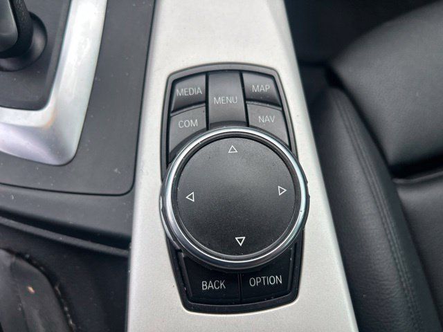 Used 2017 BMW 320i xDrive Sedan AWD/4WD image 11