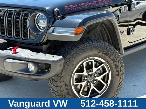 Used 2025 Jeep Gladiator Rubicon AWD/4WD image 3