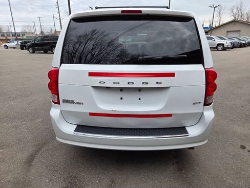 Used 2020 Dodge Grand Caravan SXT image 5