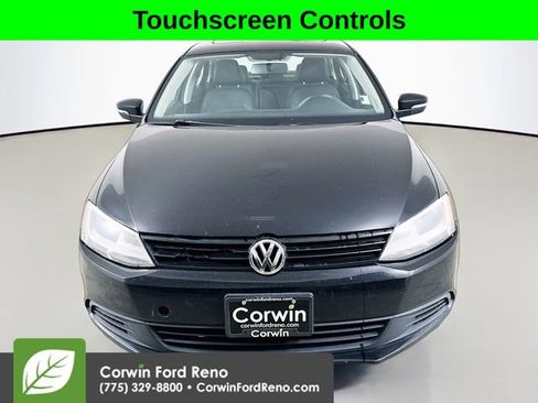 Used 2011 Volkswagen Jetta SE FWD image 2