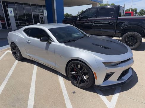 Used 2018 Chevrolet Camaro SS RWD image 4