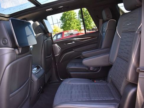 Certified 2024 Cadillac Escalade Sport Platinum w/ Heavy-Duty Trailer Package AWD/4WD image 25