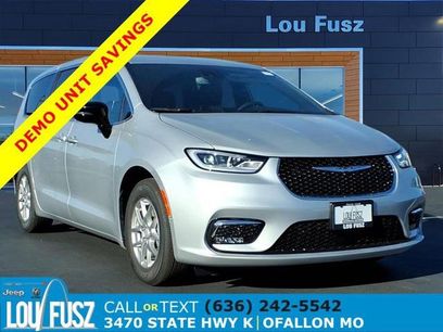 New 2026 Chrysler Pacifica Select