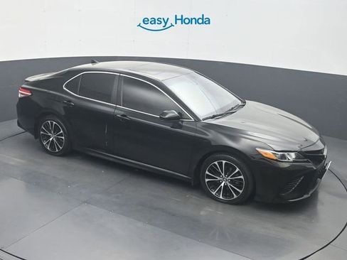 Used 2020 Toyota Camry SE image 18