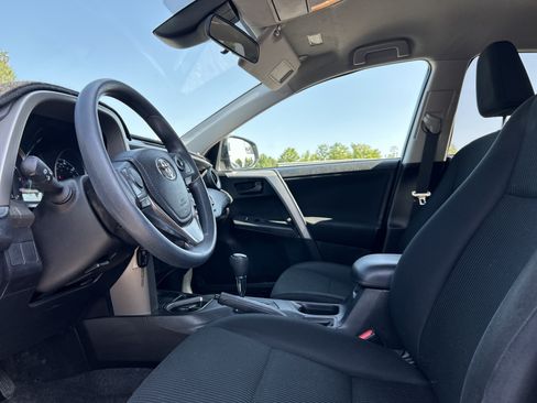 Used 2017 Toyota RAV4 LE w/ Carpet Mat Package FWD image 10