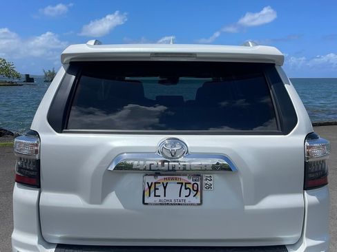 Used 2024 Toyota 4Runner Limited AWD/4WD image 8