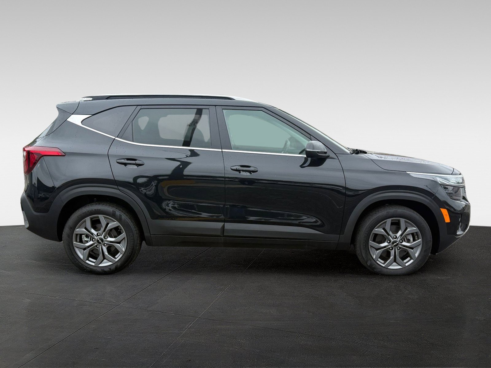 Used 2024 Kia Seltos S AWD/4WD image 4