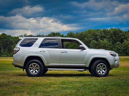 Used 2019 Toyota 4Runner TRD Off-Road Premium AWD/4WD image 2