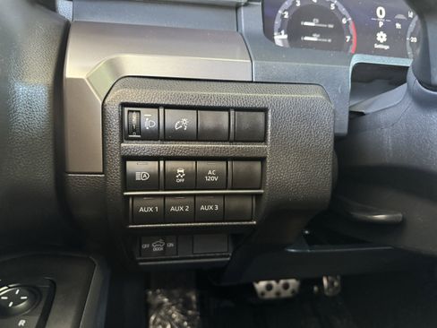 Used 2025 Toyota Tacoma TRD Sport image 35