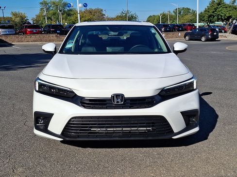Used 2024 Honda Civic Touring image 2
