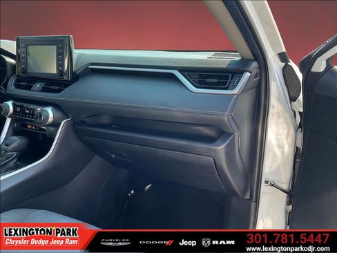 Used 2019 Toyota RAV4 XLE AWD/4WD image 25