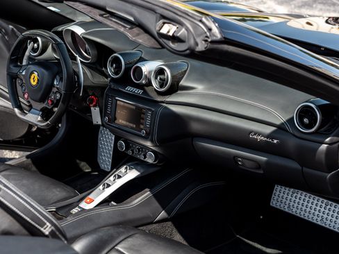 Used 2017 Ferrari California T RWD image 26