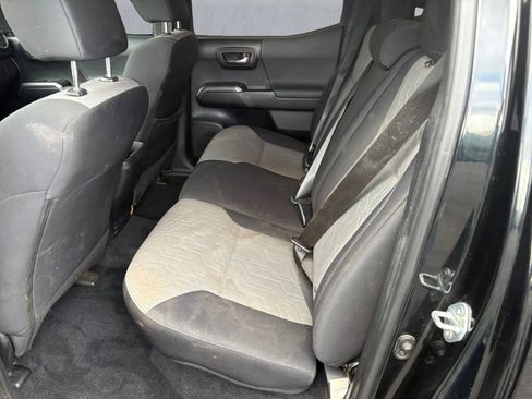 Used 2021 Toyota Tacoma TRD Sport w/ Technology Package image 14