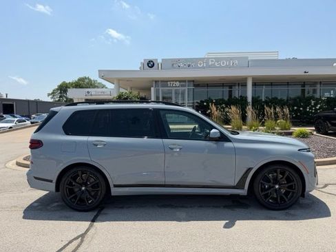 Used 2026 BMW X7 xDrive40i w/ M Sport Package AWD/4WD image 3