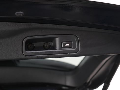 Used 2016 Honda Pilot Touring image 11