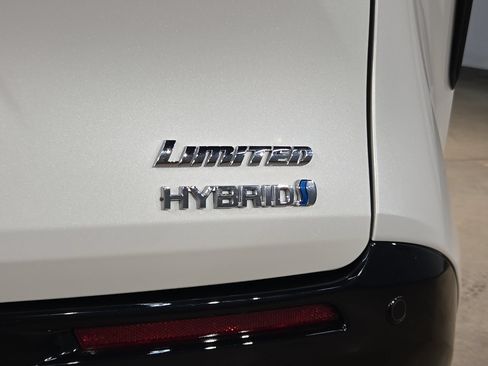 Used 2022 Toyota Sienna Limited FWD image 37