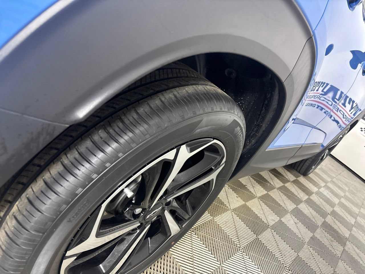 Used 2023 Chevrolet TrailBlazer RS w/ Sun and Liftgate Package FWD image 39