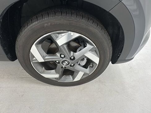 Used 2025 Hyundai Venue SEL image 9