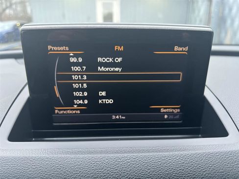 Used 2018 Audi Q3 2.0T Premium Plus w/ Premium Plus Package image 16