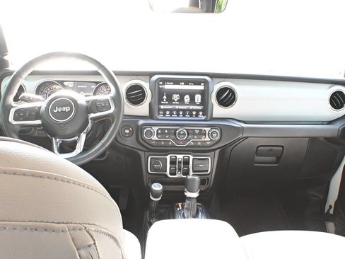 Used 2023 Jeep Gladiator Overland AWD/4WD image 12