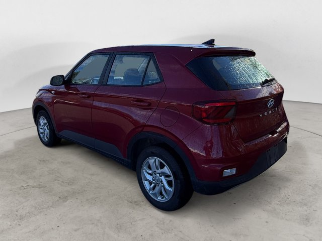 Used 2021 Hyundai Venue SE FWD image 2