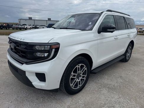 Used 2025 Ford Expedition Active AWD/4WD image 1