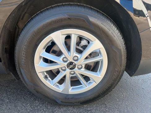Used 2024 Kia Carnival LX FWD image 53