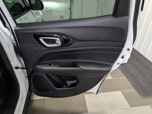 Used 2025 Jeep Compass Trailhawk AWD/4WD image 24