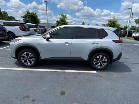 Used 2022 Nissan Rogue SV FWD image 4