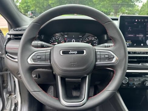 Used 2025 Jeep Compass Trailhawk AWD/4WD image 19