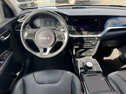 Used 2022 Kia Niro EX Premium image 12