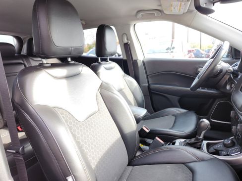 Used 2019 Jeep Compass Latitude w/ Popular Equipment Group image 17