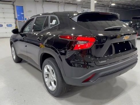 New 2026 Chevrolet Trax LS image 8