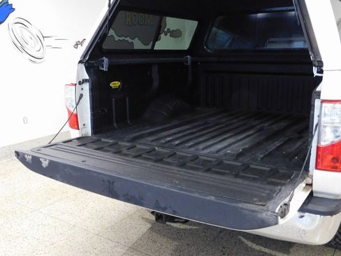 Used 2017 Nissan Titan SV image 76