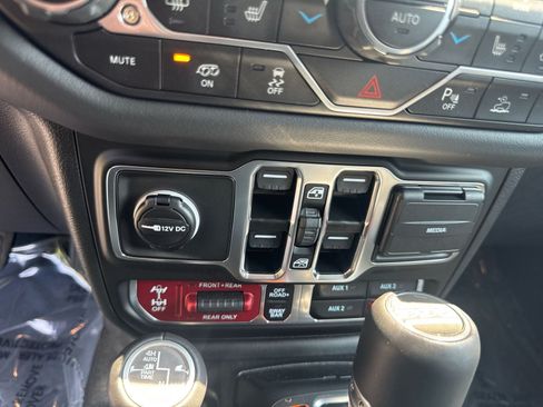 Used 2025 Jeep Wrangler Unlimited Rubicon 392 AWD/4WD image 49