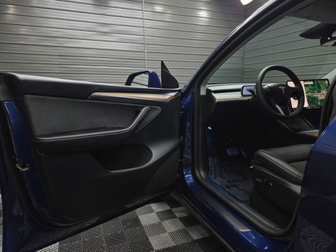 Used 2025 Tesla Model Y Long Range AWD/4WD image 32