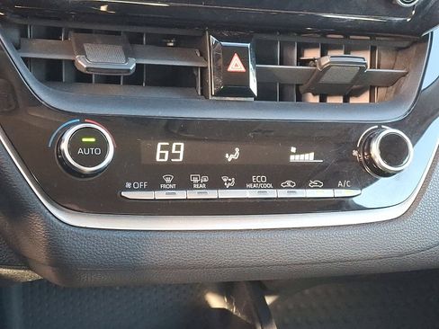 Used 2020 Toyota Corolla LE image 16